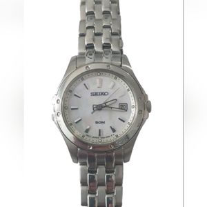 Seiko Women's Watch 7N82-0GR0 Mother of pearl watch.